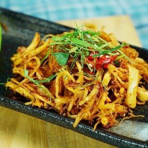 Hướng dẫn cách làm khô gà xé cay ngon tuyệt tại nhà