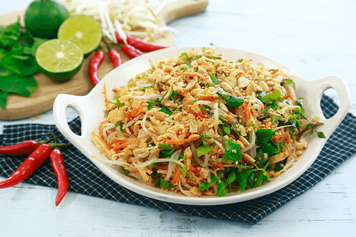 Nộm gà xé cay làm ngay ăn tết