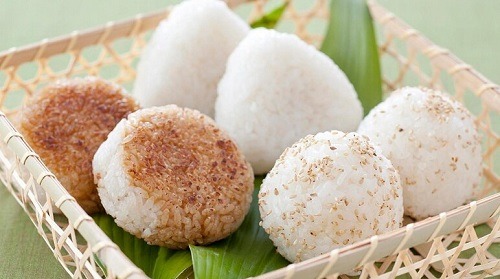 Những đồ ăn tiện lợi nên mang theo khi đi du xuân đầu năm