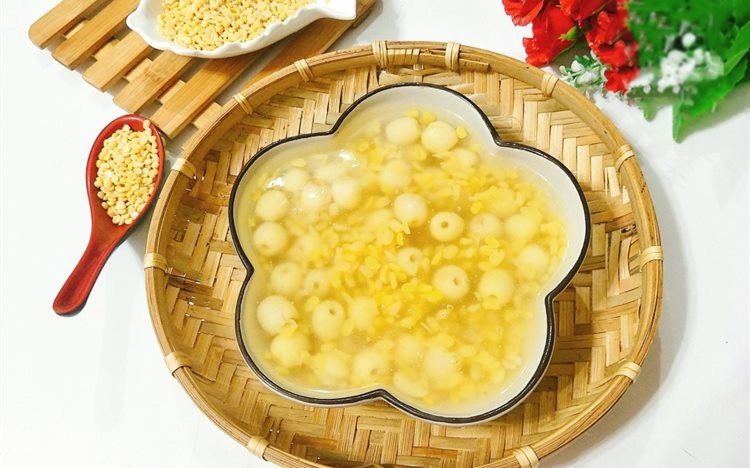 Cách nấu chè hạt sen đậu xanh cực mát trong mùa hè